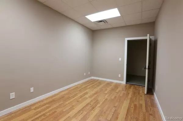 Fenton Twp, MI 48430,15173 NORTH Road Suite 3