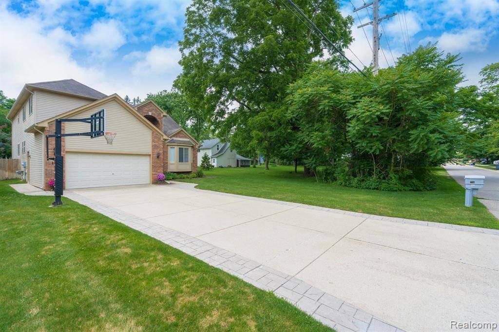Lake Orion Vlg, MI 48362,230 E Elizabeth Street