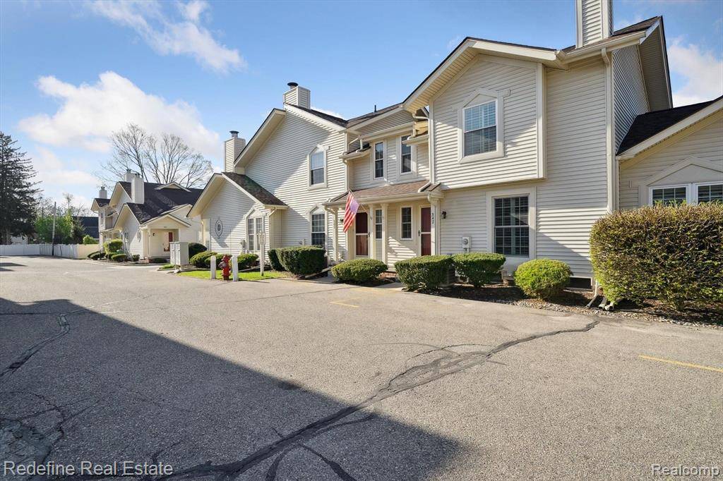 Plymouth, MI 48170,347 W Ann Arbor Trail Court