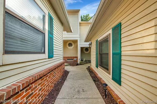 5758 DRAKE HOLLOW Drive W,  West Bloomfield Twp,  MI 48322