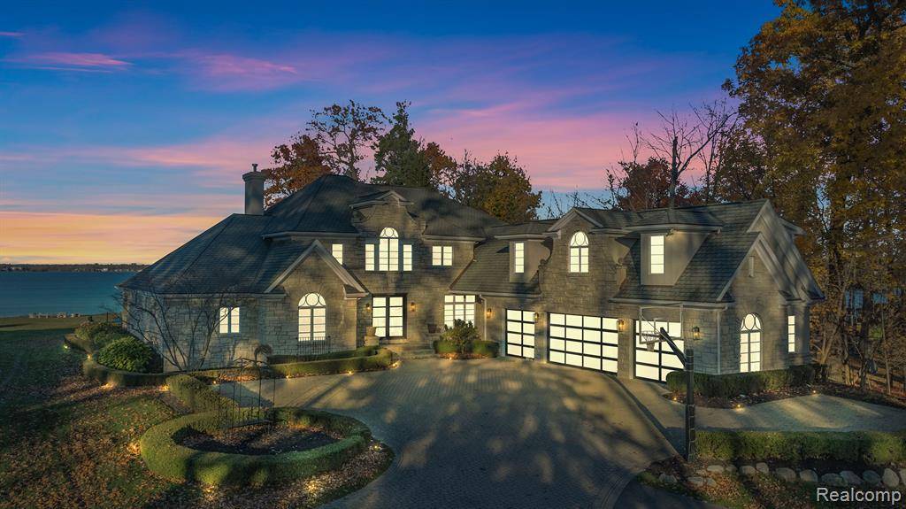 4326 COMMERCE Road, Orchard Lake Village, MI 48324