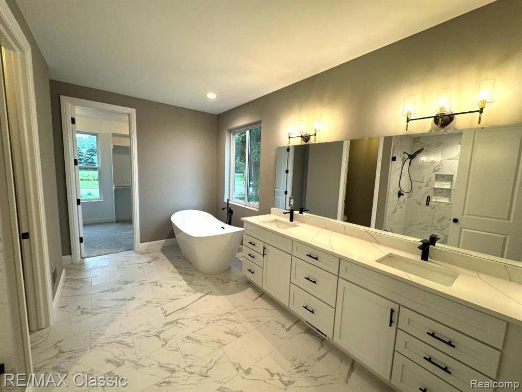 Milford Twp, MI 48381,325 W Dawson