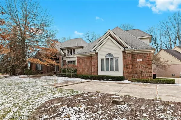 1923 Deer Path  Trail, Commerce Twp, MI 48390