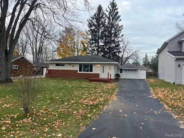 5820 ELDRIDGE Drive, Waterford, MI 48327