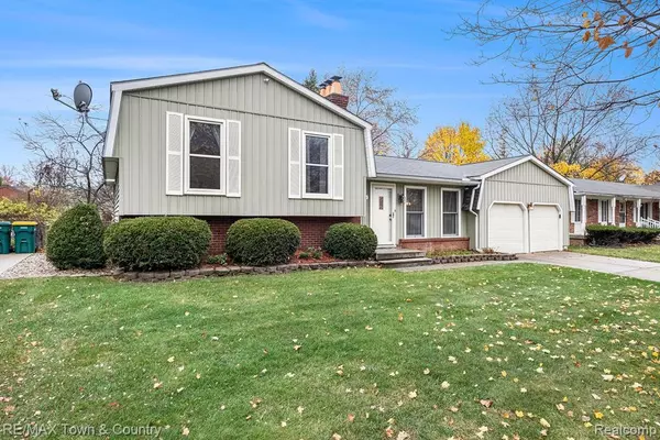 225 OAKWOOD Drive, Flushing, MI 48433