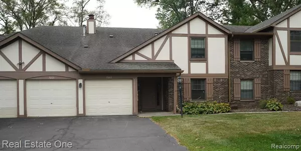 7007 ROLLING HILL Drive 4B, Waterford, MI 48327