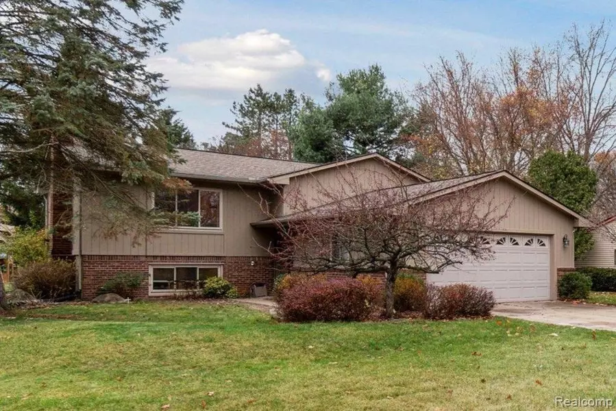 3465 LIDO, Highland, MI 48356