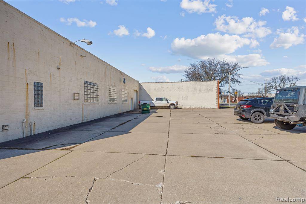 Wyandotte, MI 48192,1627  EUREKA  Road