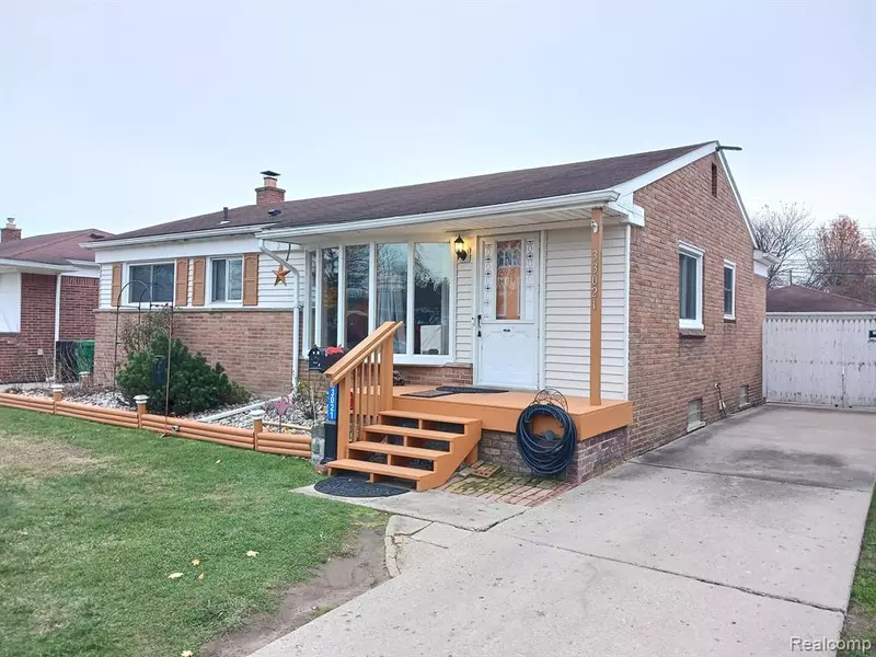 33021 SHERIDAN Street, Garden City, MI 48135