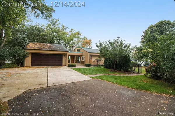 3815 Clintonville Road, Waterford, MI 48329