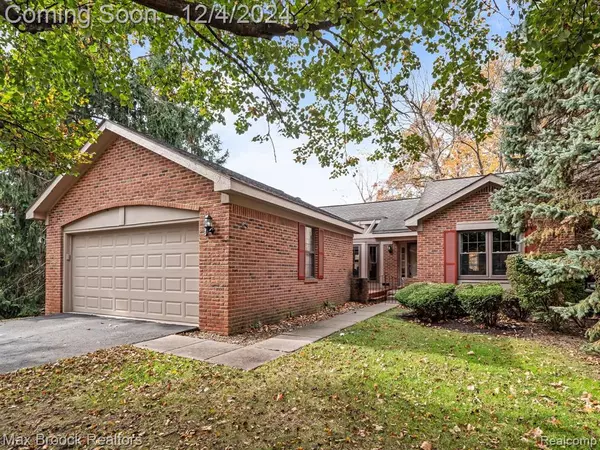 7219 Huntcliff, West Bloomfield, MI 48322