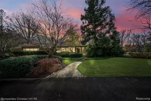 250 WARRINGTON Road, Bloomfield Hills, MI 48304