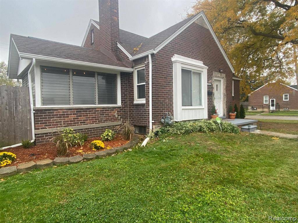 19912 Elkhart Street, Harper Woods, MI 48225