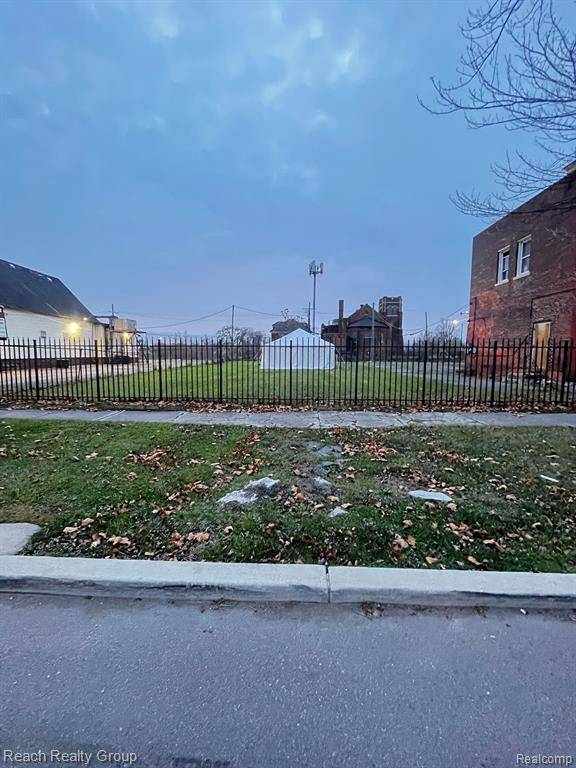 3537 CADILLAC Boulevard, Detroit, MI 48214