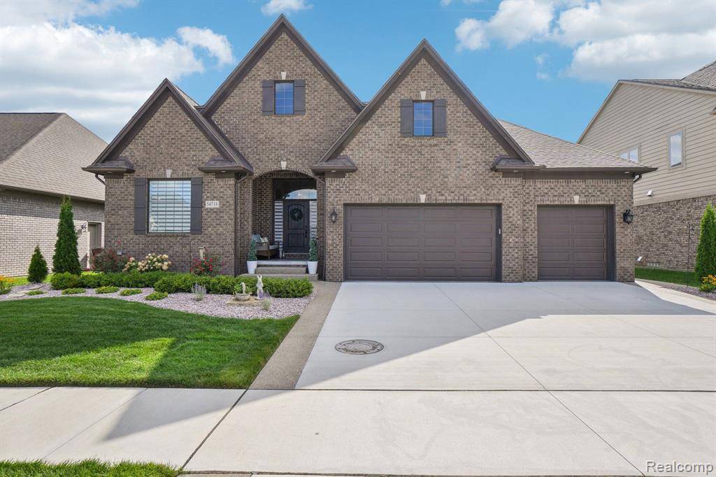 54718 LAWSON CREEK Drive, Shelby Twp, MI 48316