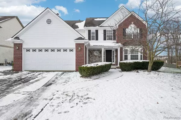 2609 HUNTINGTON Drive, Lake Orion, MI 48360