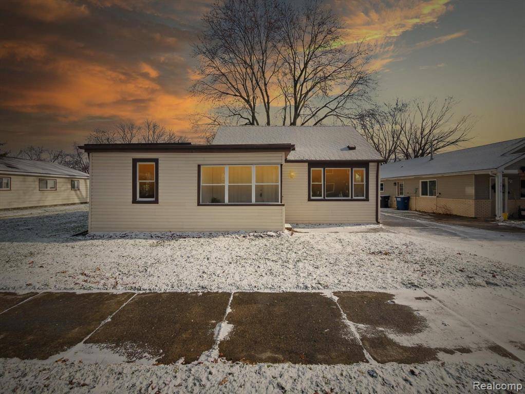 7422 CARDWELL Street, Westland, MI 48185
