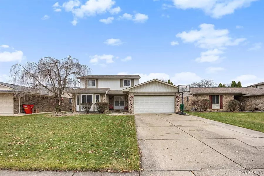 46376 MEADOW Lane, Macomb, MI 48044