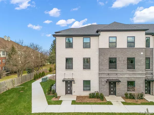 2829 SUMMERS, Troy, MI 48084