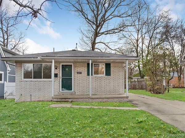 8449 YALE Street, Oak Park, MI 48237