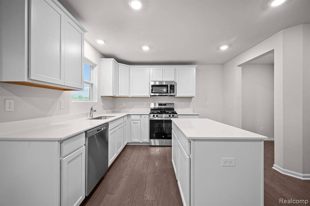 Van Buren Twp, MI 48111,14213 OLD OAK Trail