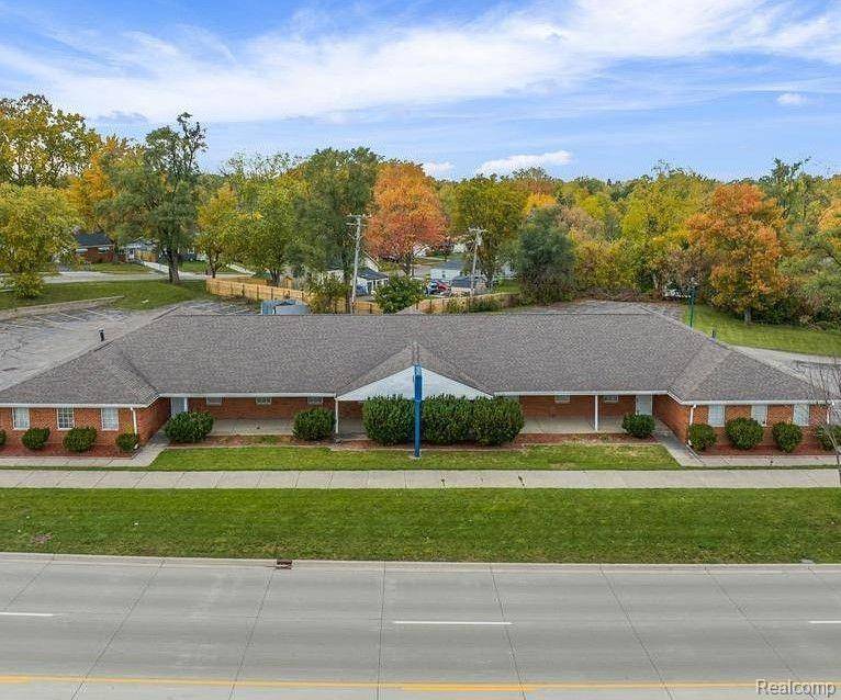 989 UNIVERSITY Drive, Pontiac, MI 48342