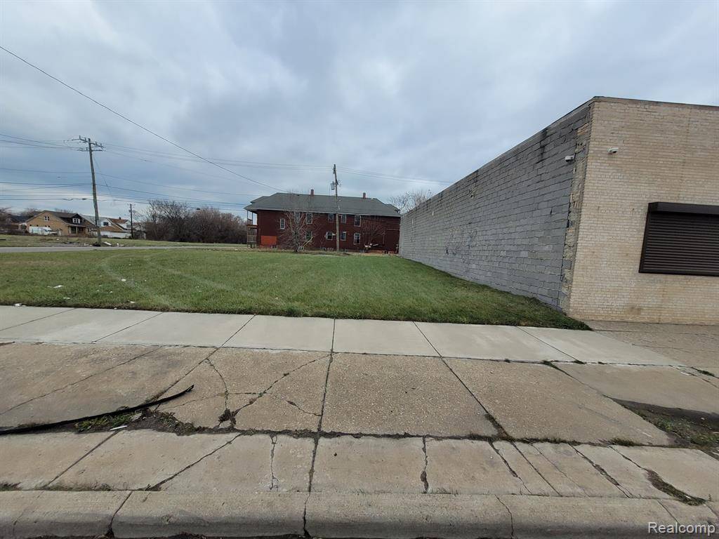 Detroit, MI 48213,8840 VAN DYKE Street