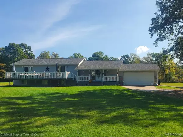 10115 S MEADOW Lane W, Pinckney, MI 48169