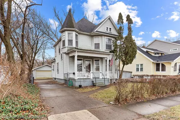 426 E KENILWORTH Avenue, Royal Oak, MI 48067