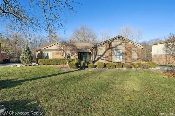 Farmington Hills, MI 48334,33098 OAK HOLLOW Street