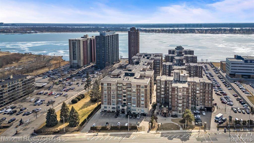 Detroit, MI 48214,8120 E JEFFERSON Avenue E 5A