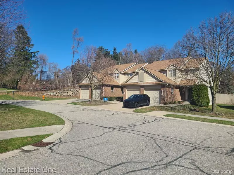 7240 LAVENDER Lane 45, Waterford Twp, MI 48327