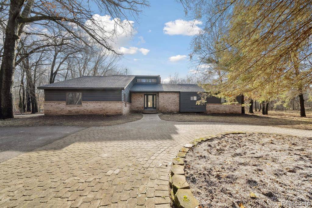 8270 MCCLEMENTS Road, Brighton Twp, MI 48114