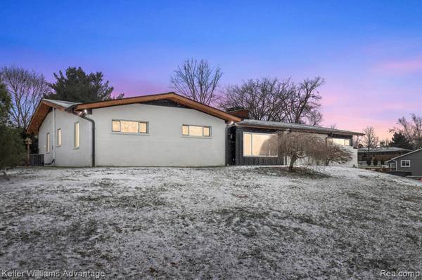 24931 GLEN ORCHARD Drive, Farmington Hills, MI 48336