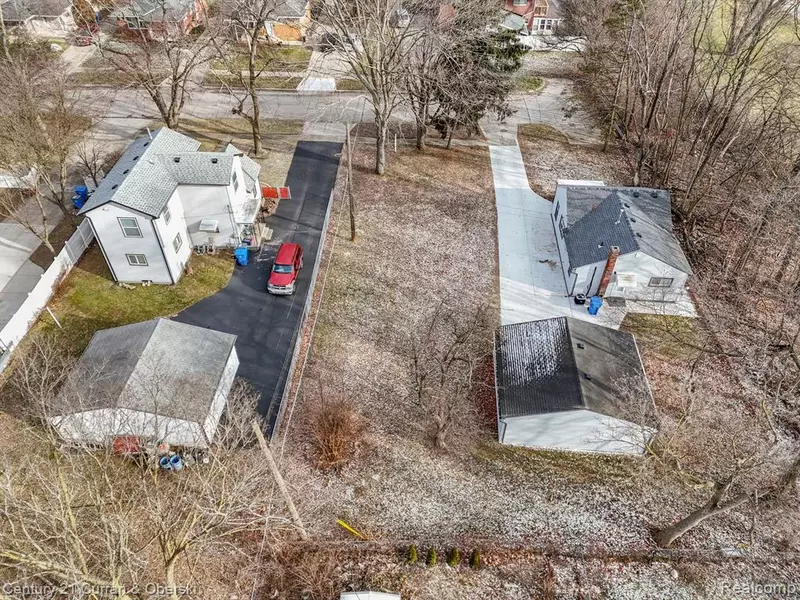 7875 ROBINDALE, Dearborn Heights, MI 48127
