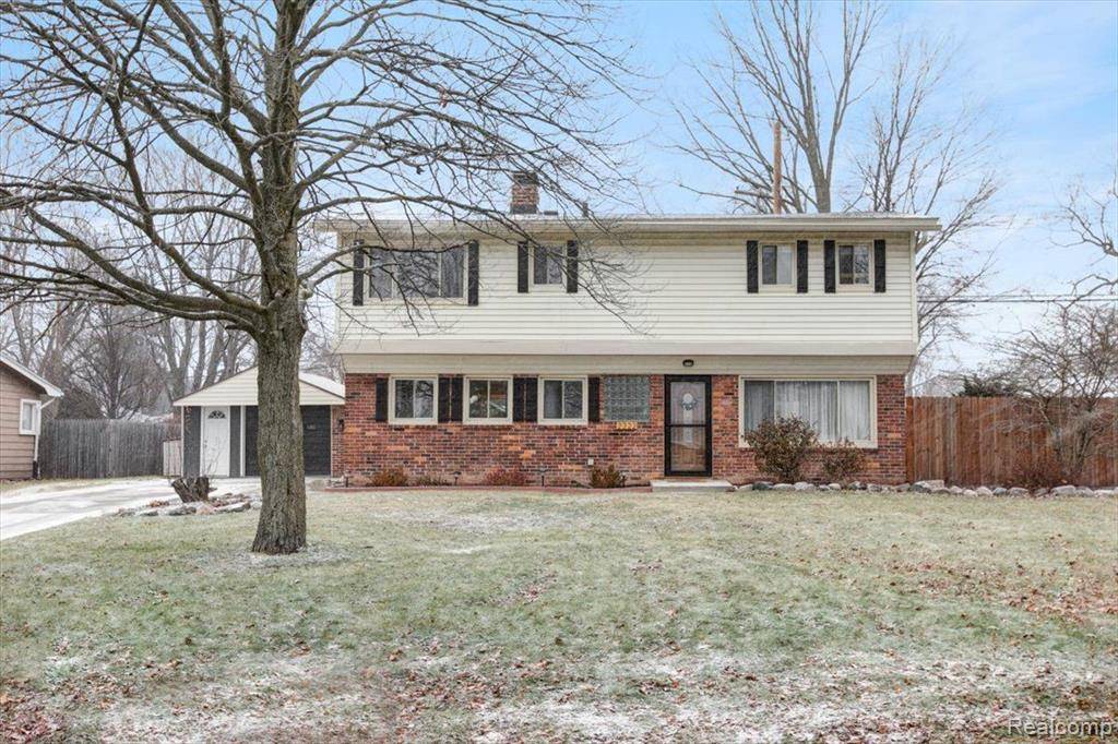 2222 WOODSTOCK Drive, Port Huron, MI 48060