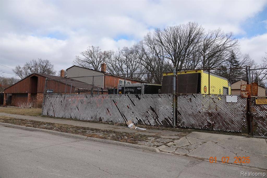 Detroit, MI 48219,17270 - 76 BURGESS