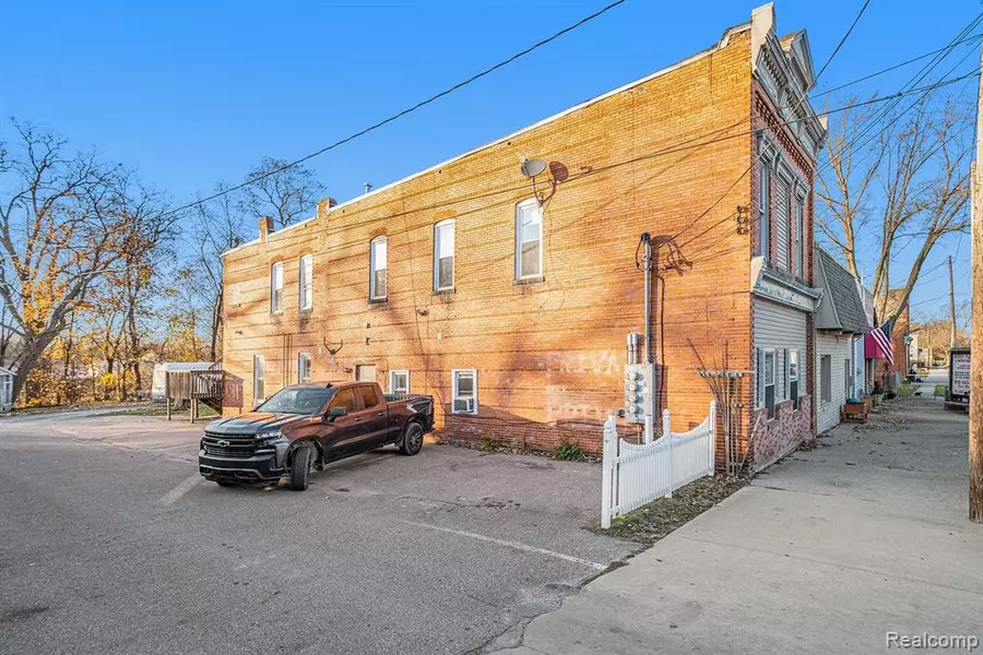 140 S SAGINAW Street, Byron Vlg, MI 48418
