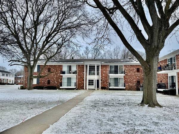 488 FOX HILLS Drive S A-1, Bloomfield Hills, MI 48304