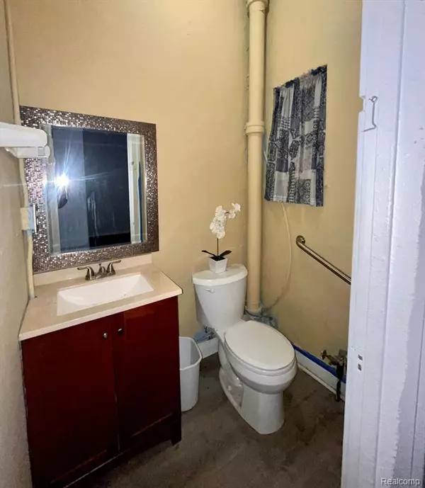 Flint, MI 48507,3612 FENTON Road