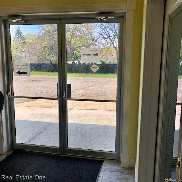Pinckney Vlg, MI 48169,195 E HAMBURG Street #2
