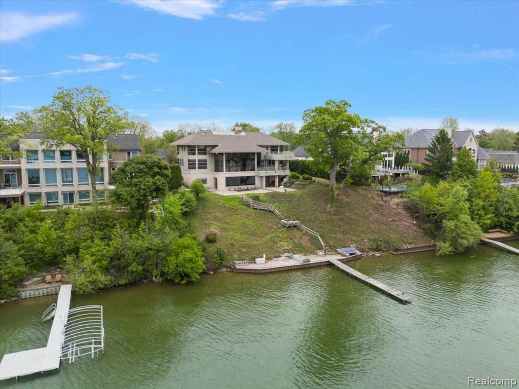 West Bloomfield Twp, MI 48323,3468 PINE ESTATES Drive