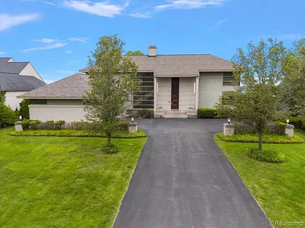 3468 PINE ESTATES Drive, West Bloomfield Twp, MI 48323