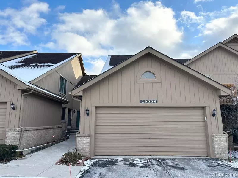 29556 SIERRA POINTE Circle, Farmington Hills, MI 48331