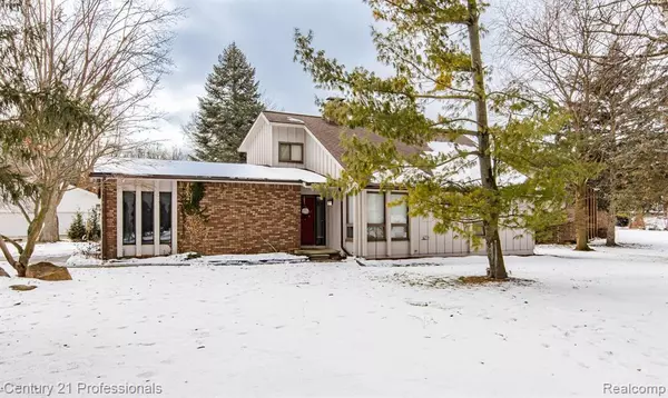 8188 Fairfield Circle, Clarkston, MI 48346