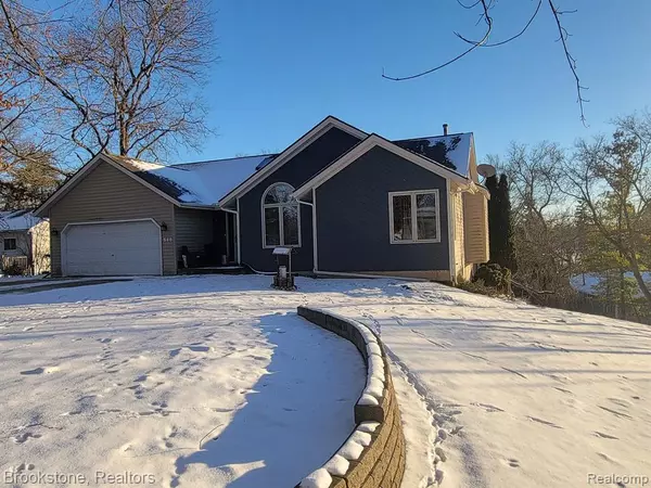 860 GOLFVIEW Drive, Lake Orion, MI 48362