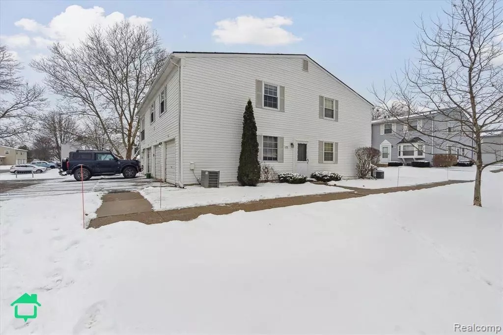 Walled Lake, MI 48390,256 LAKE VILLAGE Drive