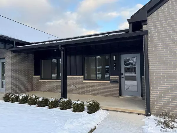 2543 Biddle Ave, Wyandotte, MI 48192