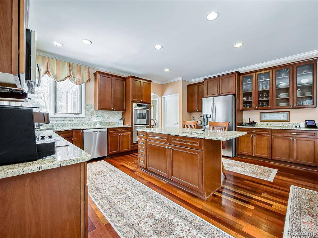 Farmington Hills, MI 48331,37159 HOWARD Road