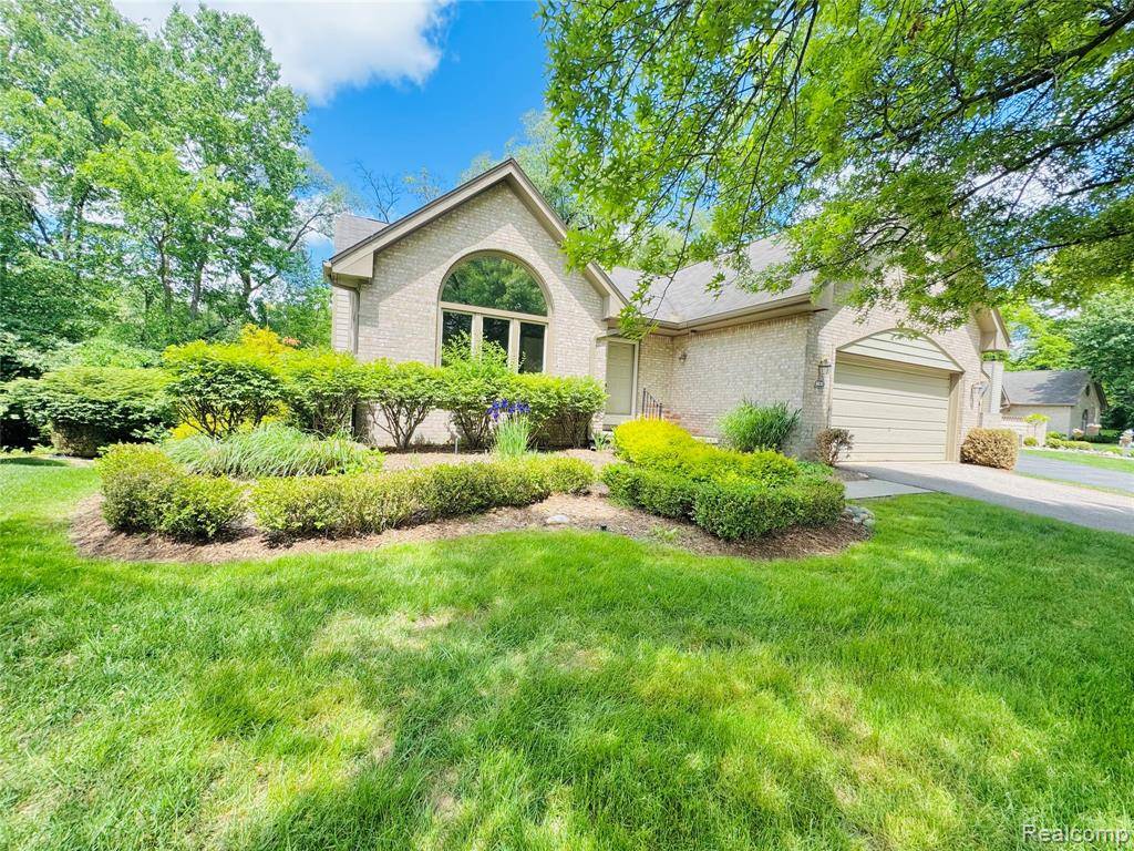 6830 HERON POINT Unit #8, West Bloomfield Twp, MI 48323